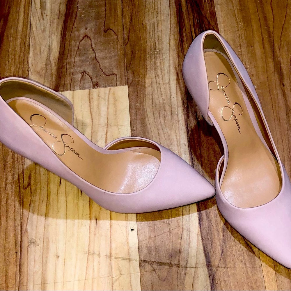 Jessica Simpson pumps